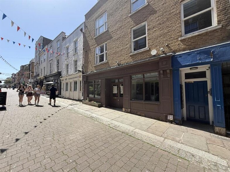 60-61 High St, Gravesend to rent - Building Photo - Image 2 of 2