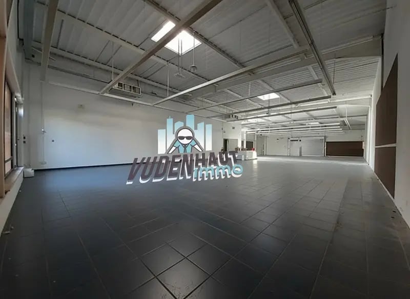 Location Commerce 500 m² - Photo 1