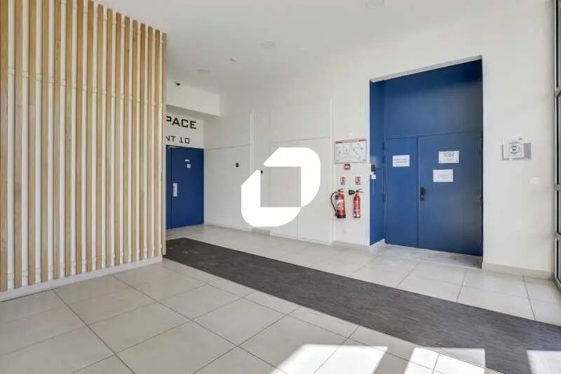 Office in Gennevilliers to rent - Lobby - Image 2 of 14