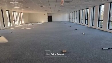 Office in Vaulx-en-Velin to rent Interior Photo- Image 1 of 7