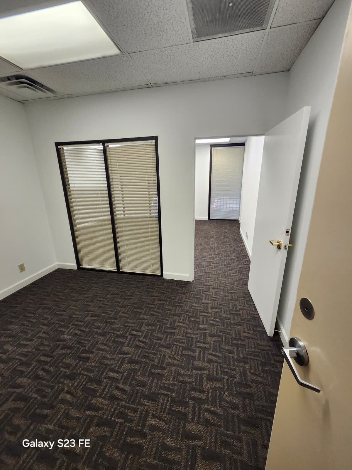 5825 Glenridge Dr NE, Sandy Springs, GA to rent Interior Photo- Image 1 of 4