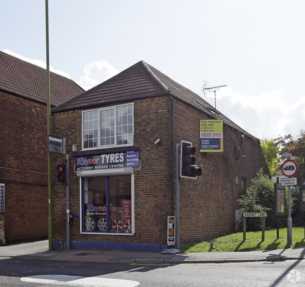 High St, Elstree to rent - Primary Photo - Image 1 of 1