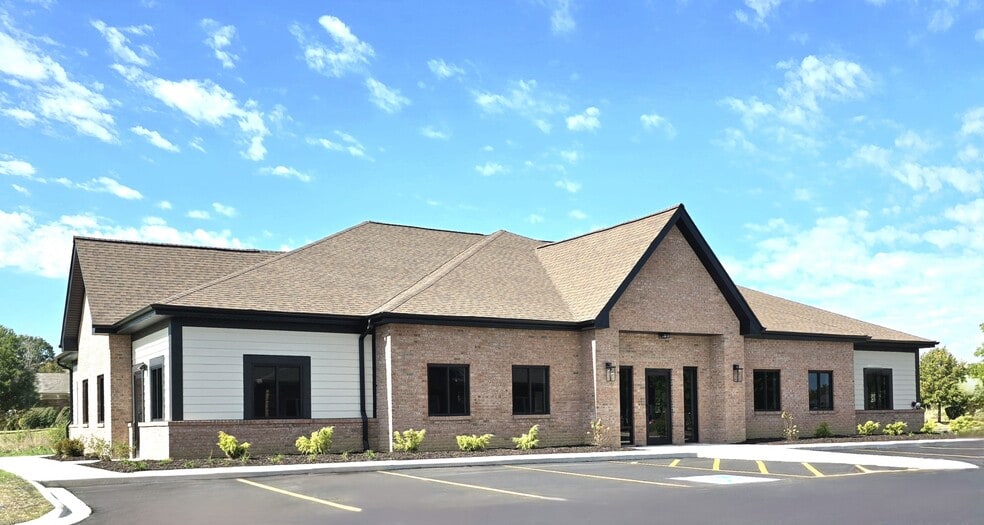 804 Geneva Parkway, Lake Geneva, WI for rent - Building Photo - Image 1 of 4