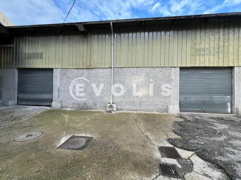 Light Industrial in Lyon to rent Building Photo- Image 1 of 14