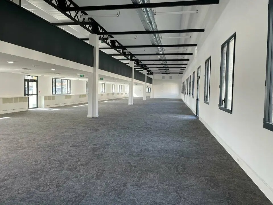 Light Industrial in Vénissieux to rent Interior Photo- Image 1 of 24