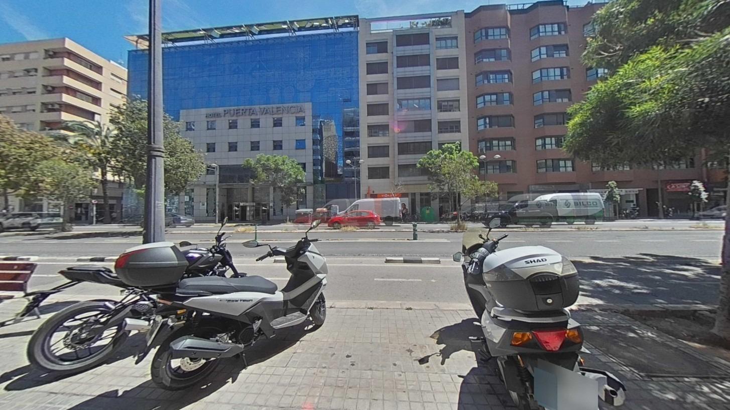 Retail in València for sale Building Photo- Image 1 of 17