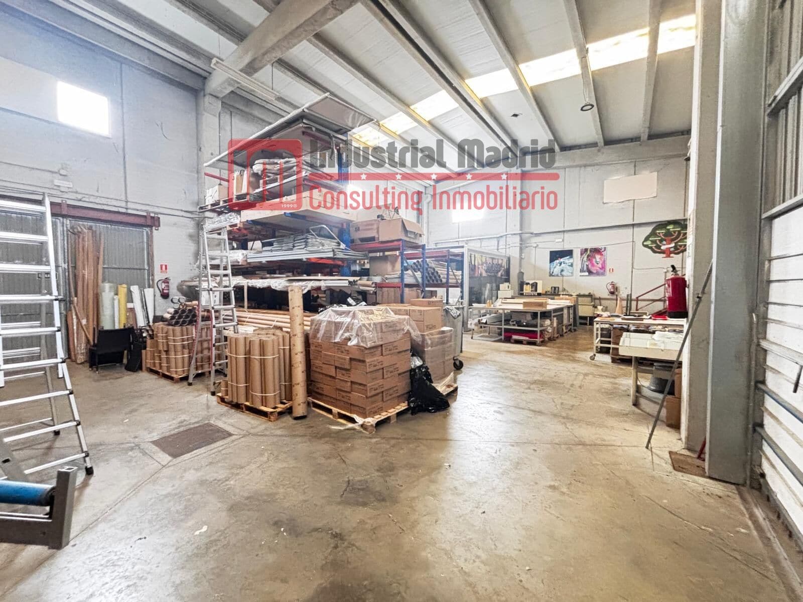 Industrial in Loeches, Madrid for sale Primary Photo- Image 1 of 2