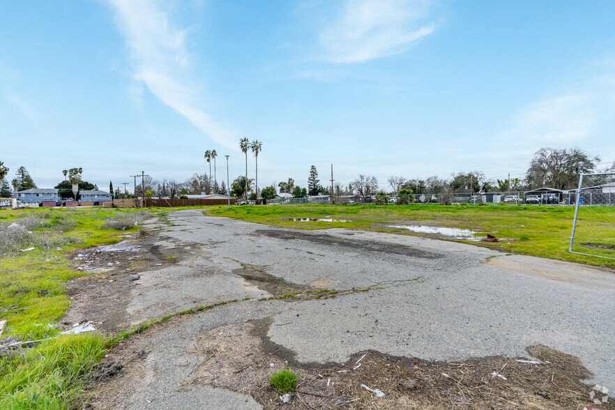 3890 Fruitridge Rd, Sacramento, CA for sale - Building Photo - Image 3 of 20