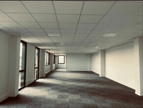 Light Industrial in Saint-Priest to rent Interior Photo- Image 2 of 4