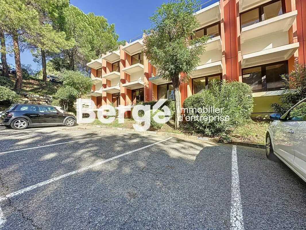 Office in SOPHIA ANTIPOLIS to rent Building Photo- Image 1 of 8