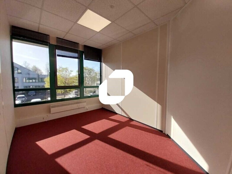 Office in Trappes to rent - Interior Photo - Image 2 of 8