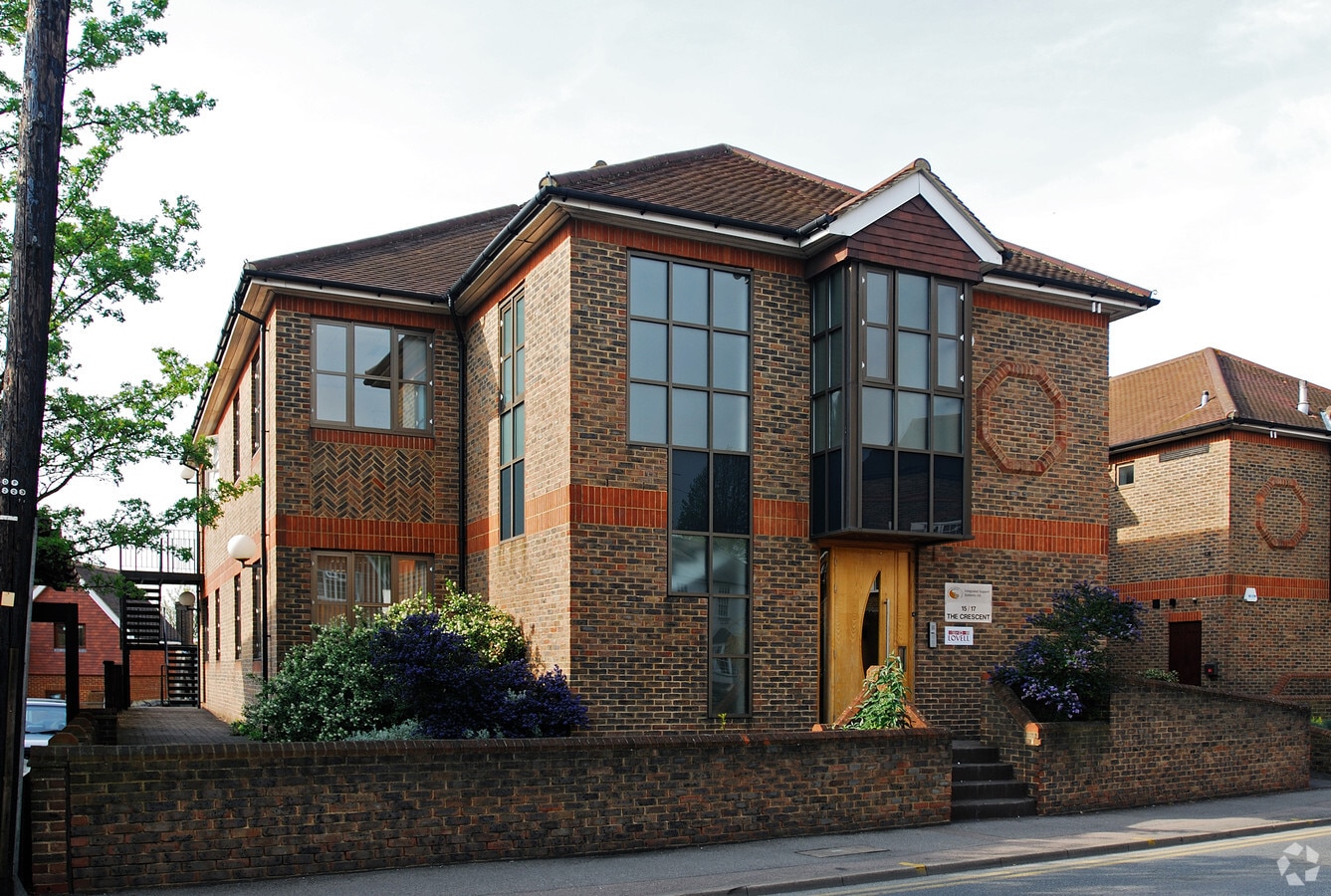 1517 The Crescent, Leatherhead KT22 8DY UK