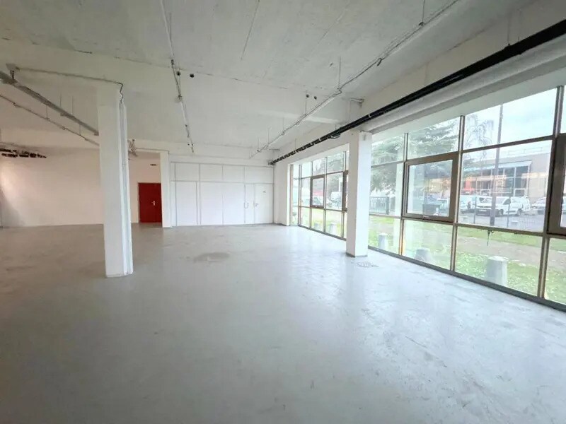 Light Industrial in Bezons to rent Interior Photo- Image 1 of 15