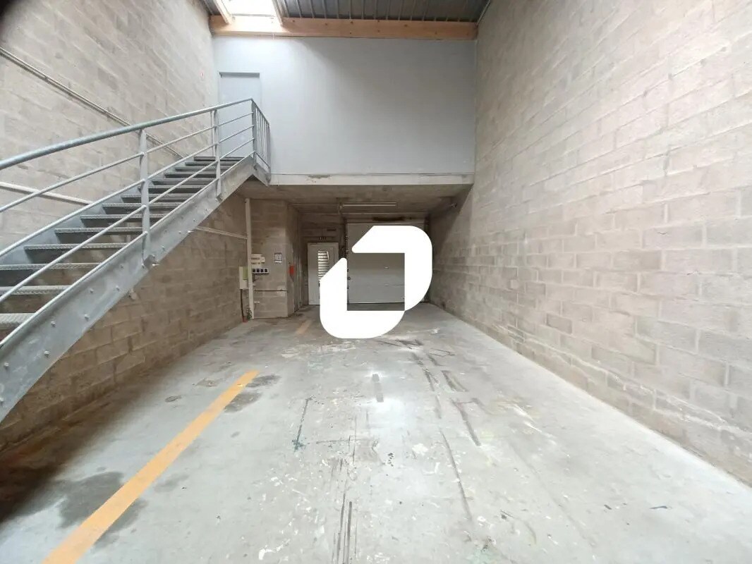 Light Industrial in Ozoir-la-Ferrière to rent Interior Photo- Image 1 of 11