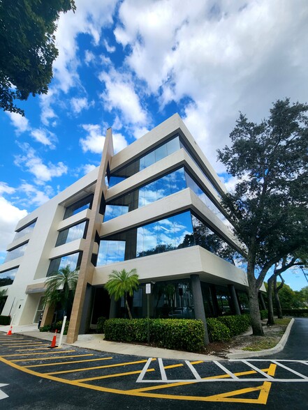 3511 W Commercial Blvd, Fort Lauderdale, FL for rent - Building Photo - Image 1 of 12