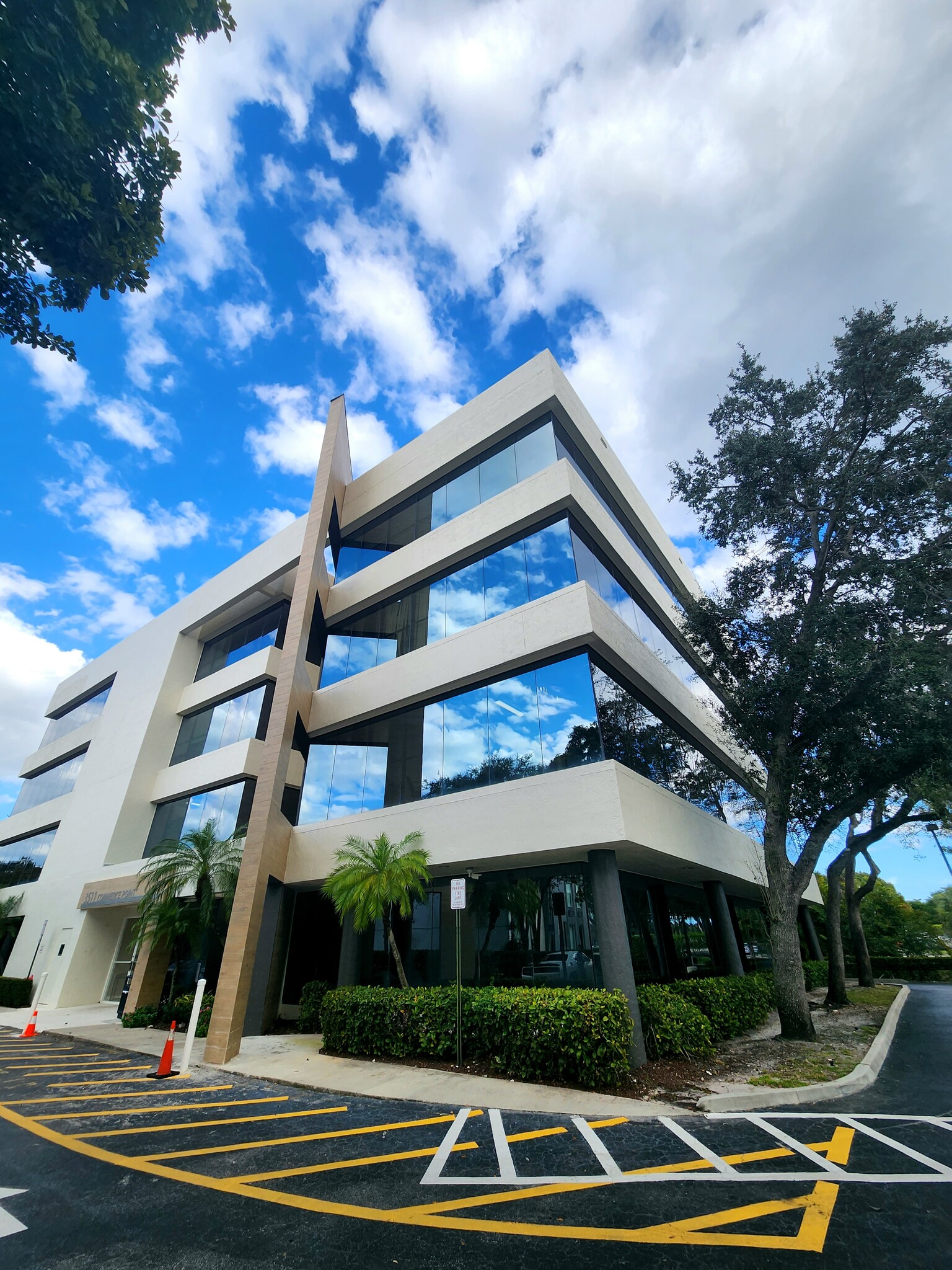 3511 W Commercial Blvd, Fort Lauderdale, FL for rent Building Photo- Image 1 of 13