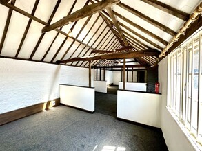 4 Douglas Mews, Hythe to rent Interior Photo- Image 1 of 5
