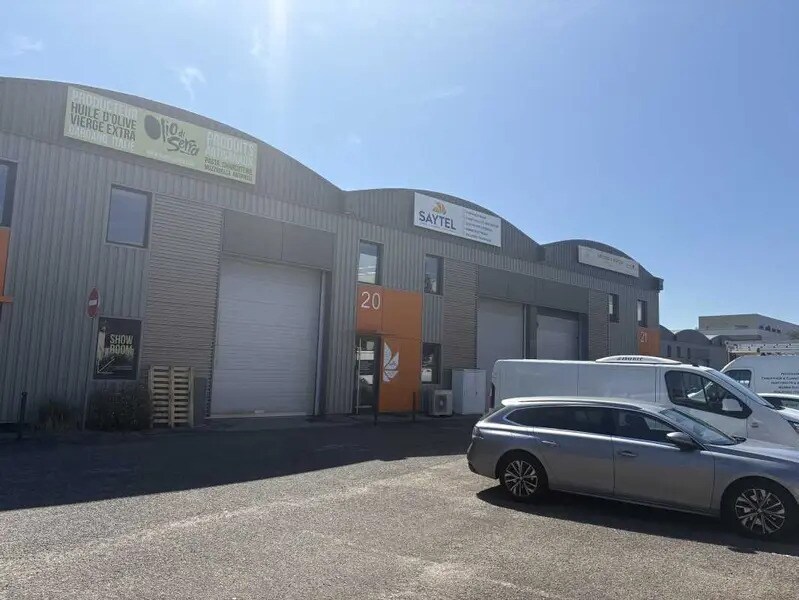 Light Industrial in Dardilly to rent Building Photo- Image 1 of 9