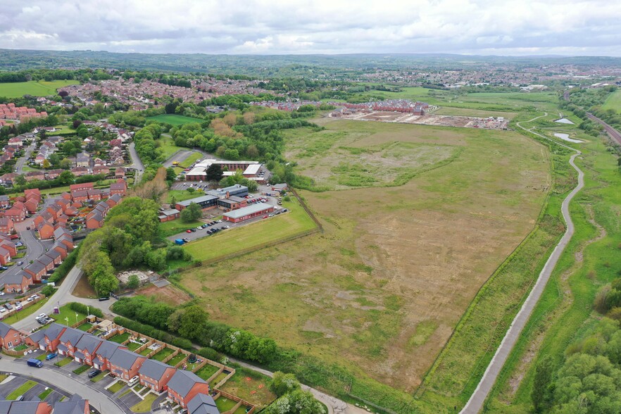 The Avenue, Wingerworth for sale - Building Photo - Image 2 of 12