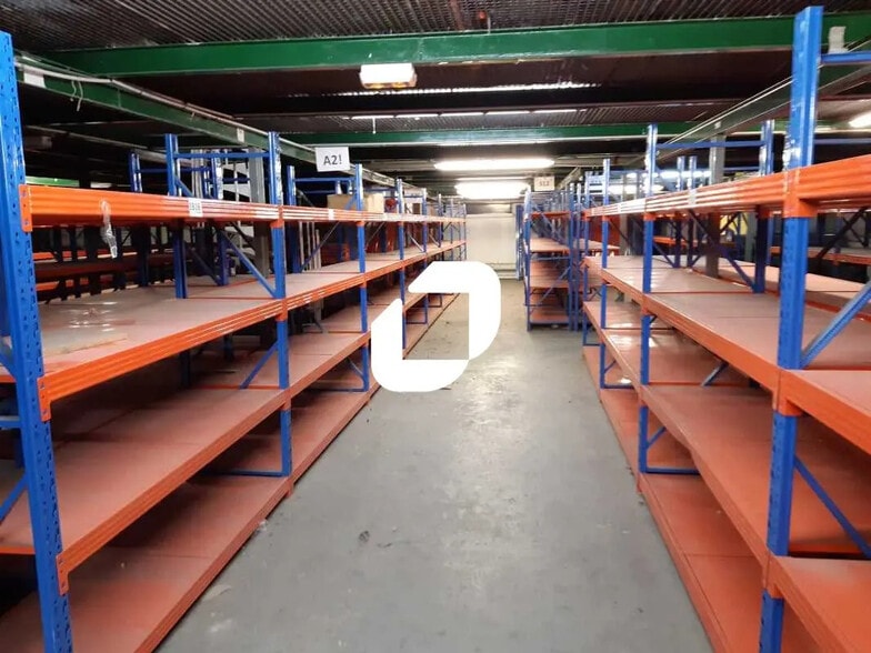 Light Industrial in Bagnolet to rent - Interior Photo - Image 1 of 3