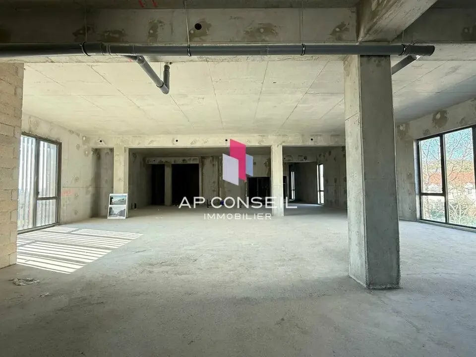 Vente Commerce 155 m² à 741 m² - Photo 1