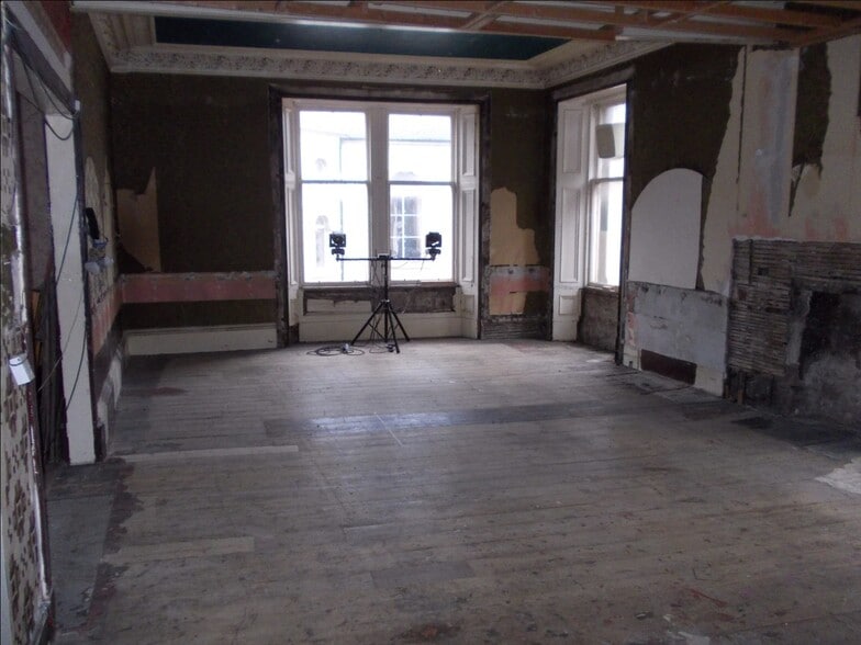 45 Main St, Campbeltown for sale - Interior Photo - Image 3 of 15