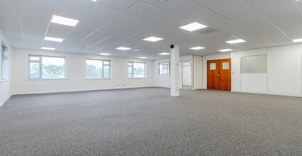 6 Whittle Rd, Wimborne to rent Interior Photo- Image 2 of 2