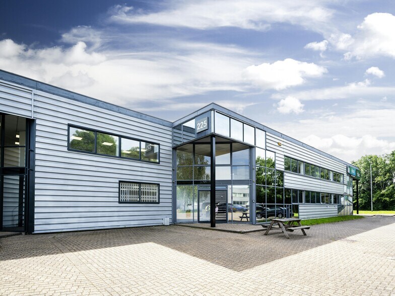 Europa Trade Park, Warrington to rent - Building Photo - Image 2 of 18