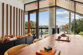 924 E 7th St, Austin, TX to rent Interior Photo- Image 1 of 14