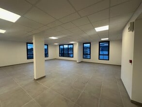 Office in Aubagne to rent Interior Photo- Image 1 of 7