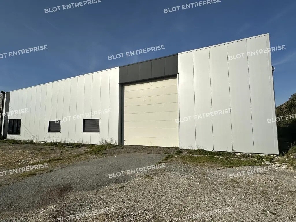 Location Local d'activités 730 m² - Photo 1