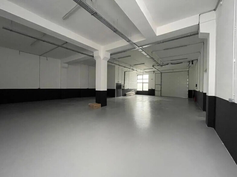 Industrial in Villejuif to rent - Building Photo - Image 3 of 8