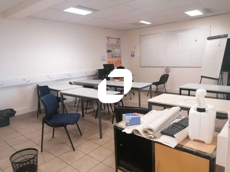 11 Rue Guy Moquet, Argenteuil to rent - Building Photo - Image 2 of 10