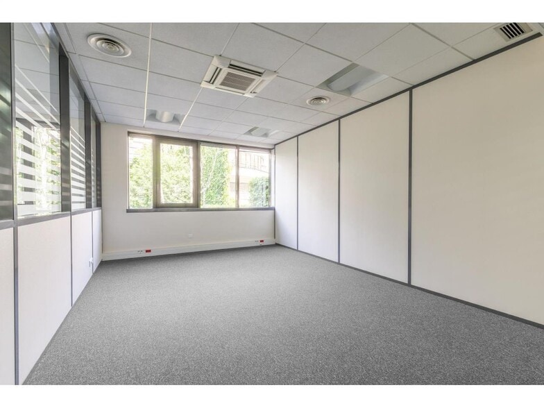 7-9 Rue Auguste Gervais, Issy-les-Moulineaux to rent - Interior Photo - Image 2 of 13