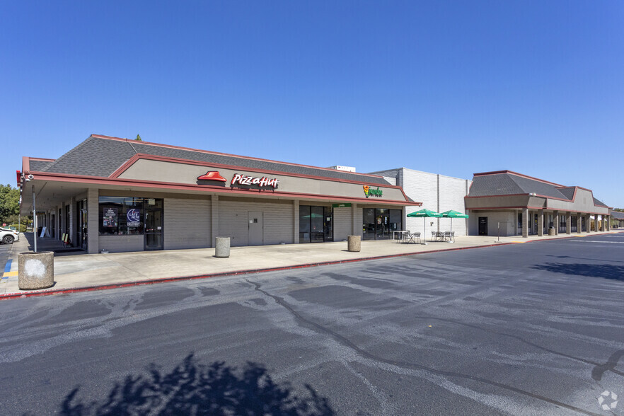 2401 E Orangeburg Ave, Modesto, CA for rent - Building Photo - Image 1 of 5