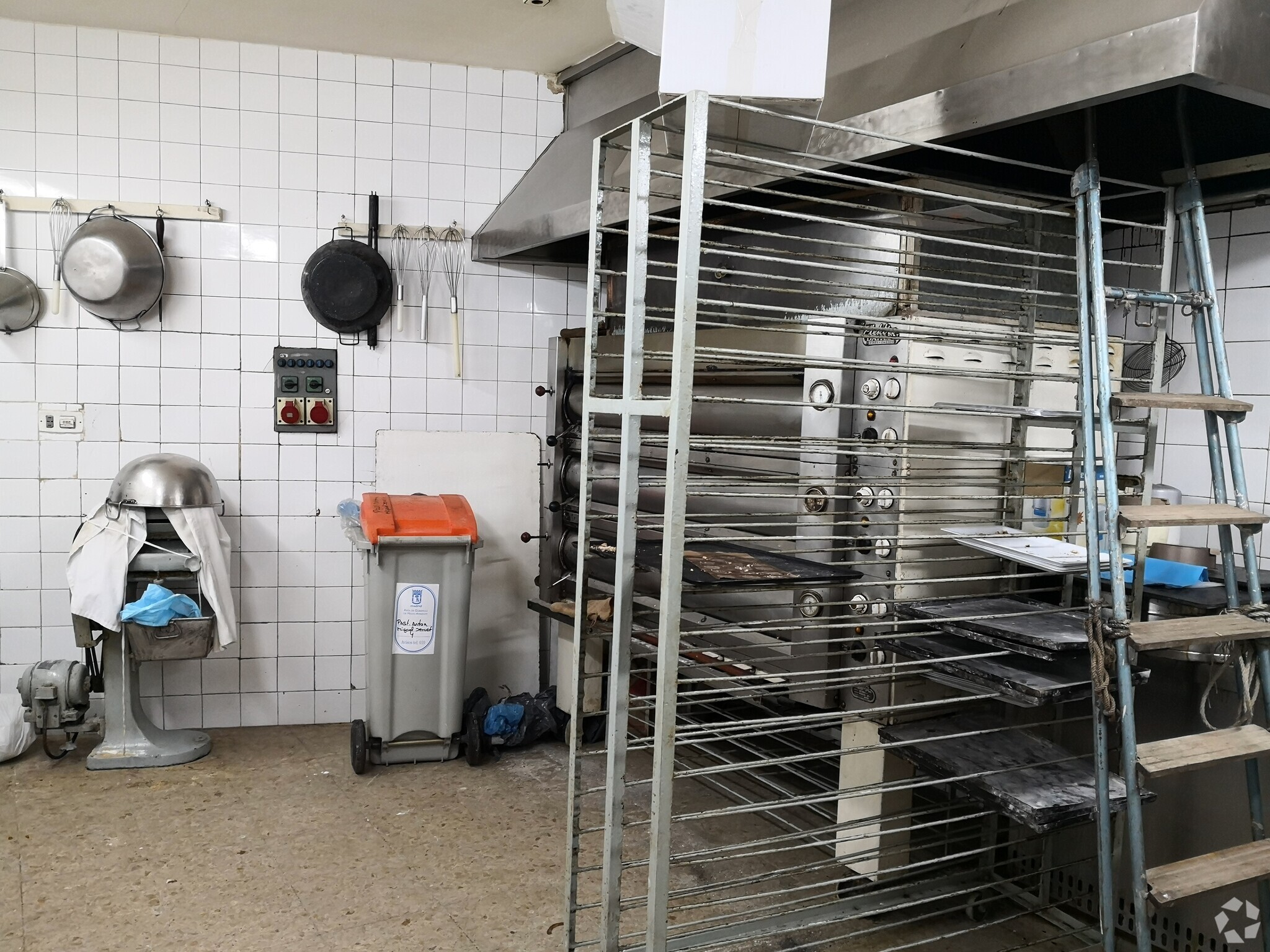 Retail in Madrid, Madrid to rent Interior Photo- Image 1 of 1