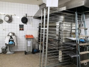 Retail in Madrid, Madrid to rent Interior Photo- Image 1 of 1