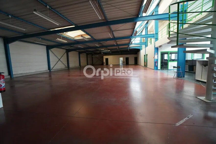 Light Industrial in Longvic to rent - Building Photo - Image 1 of 8