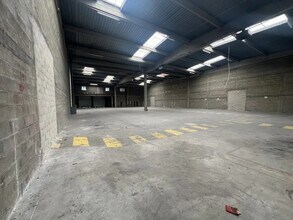 Light Industrial in Goussainville to rent Interior Photo- Image 2 of 7