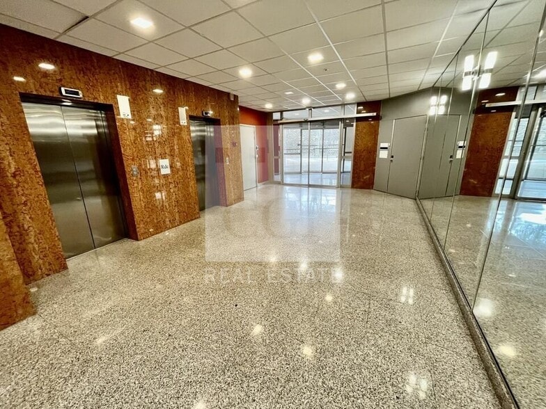 149 Boulevard De La Bataille De Stalingrad, Villeurbanne to rent - Lobby - Image 2 of 12