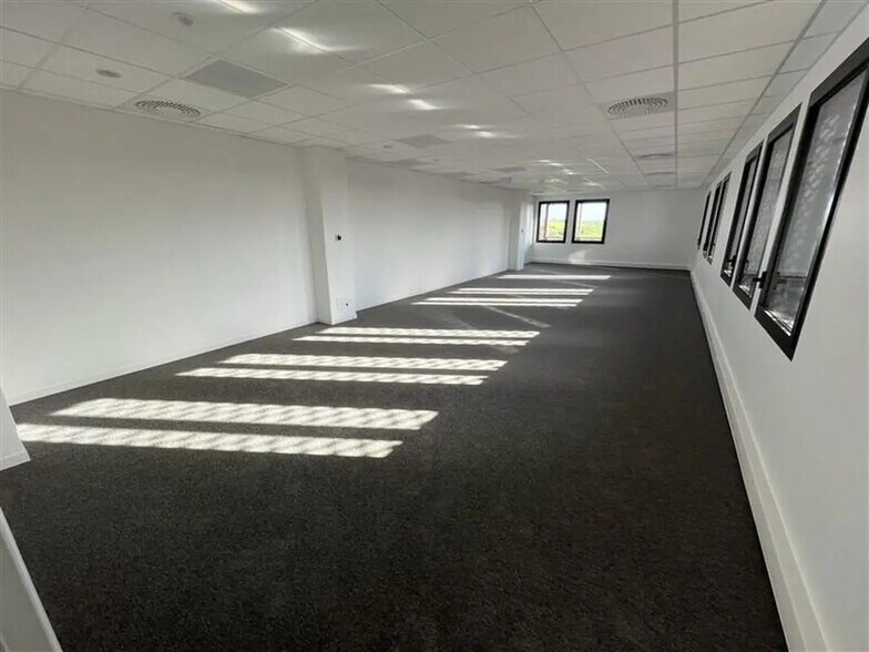 Office in Dijon to rent - Interior Photo - Image 3 of 10