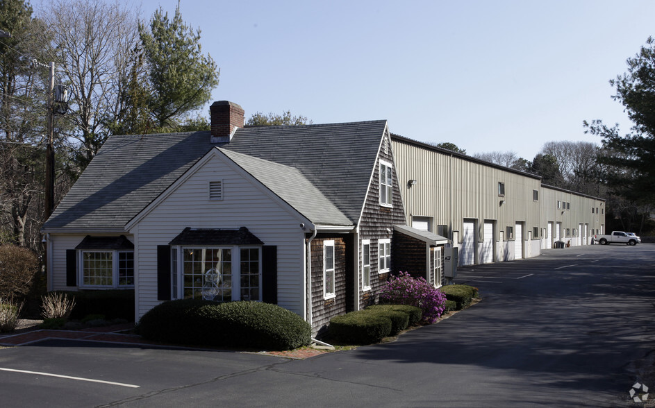 1112 Main St, Osterville, MA for sale - Primary Photo - Image 1 of 19