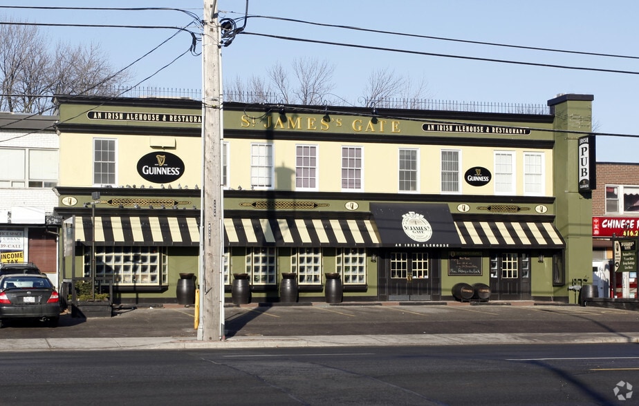 5140 - 5146 Dundas St W, Etobicoke portfolio of 3 properties for sale on LoopNet.co.uk - Primary Photo - Image 2 of 3