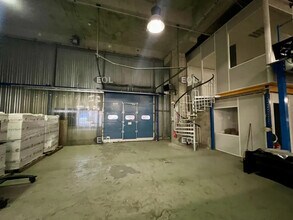 Light Industrial in Pantin to rent Interior Photo- Image 2 of 7