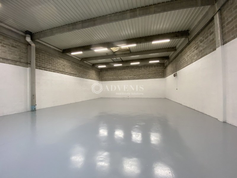 24 Rue Marie Curie, Coignières to rent Interior Photo- Image 1 of 9