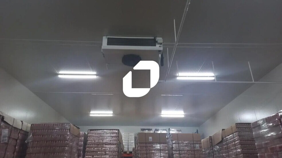 Industrial in Bobigny to rent - Building Photo - Image 3 of 21