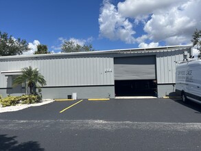 16121 Pine Ridge Rd, Fort Myers, FL for rent Building Photo- Image 1 of 1