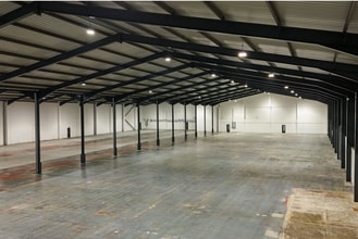 Millshaw Park Ln, Leeds to rent Interior Photo- Image 2 of 3