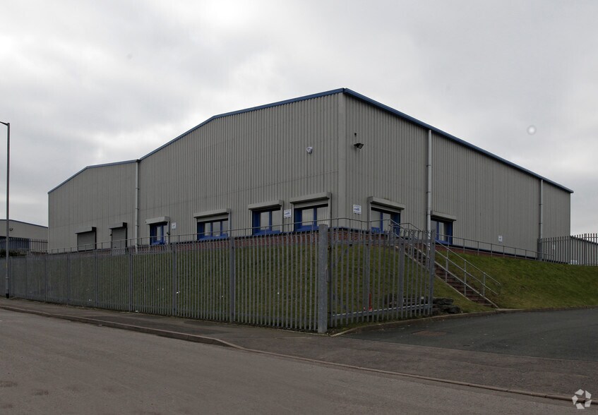 East Acre, Willenhall to rent - Building Photo - Image 3 of 4