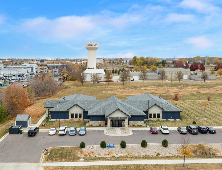 2100 Bassett Dr, Mankato, MN for sale - Primary Photo - Image 1 of 3